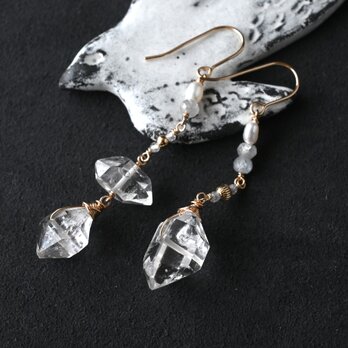 ダブルポイントクリスタルのアシンメトリーピアス・イヤリング変更可の画像