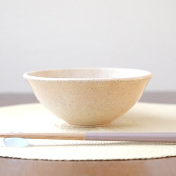 白陶土と藁灰釉の飯碗 ＊ ２の画像