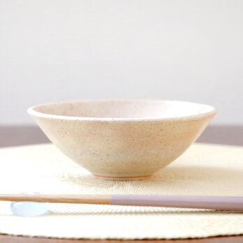 白陶土と藁灰釉の飯碗 ＊ ３の画像