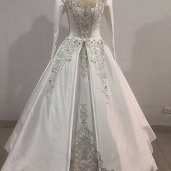 上品！ウエディングドレス キラキラ光る刺繍 背中見せ Aライン 編み上げ 結婚式/披露宴の画像