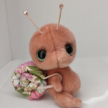 ミニチュアドール☆ぬいぐるみ☆殻を背負ったカタツムリさん☆コーラルピンクの画像