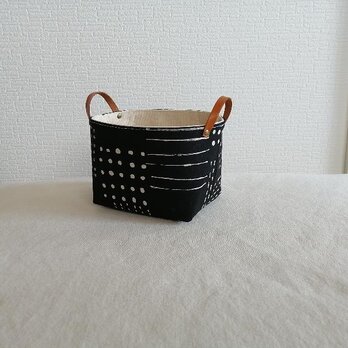 北欧風幾何学模様の小物入れの画像