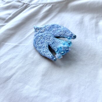 sora blue お空の色を纏うしっぽがお花の鳥モチーフ(おめめなし)   刺繍ブローチの画像