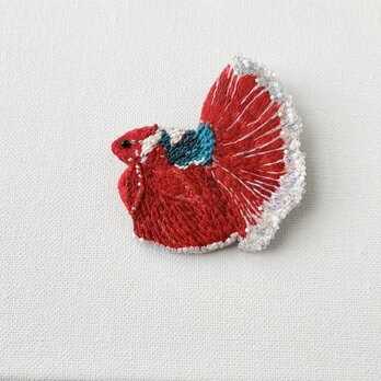 Red and blue betta 赤と青のベタ　魚刺繍ブローチ