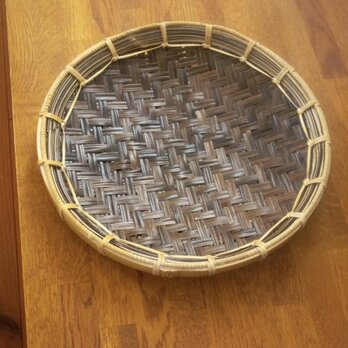 網代編みザル盆（黒竹）の画像