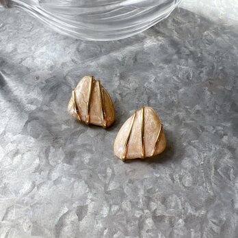 YM160-【 Monet 】モネ・ヴィンテージイヤリング Gold Tone Silky Beige Marbleの画像
