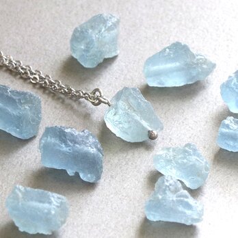 3月誕生石 アクアマリン 原石ネックレス 一点物 選べる天然石 アレルギー対応　ーAquaー