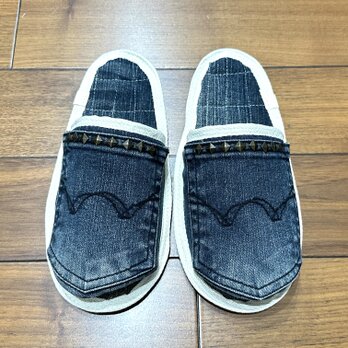 洗濯機丸洗いOKスリッパ•室内履きデニムリメイク　ルームシューズの画像