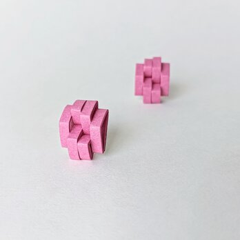 軽い紙アートピアス(イヤリング)　美術館のような大人のアクセサリー・ピンク　金属アレルギー対応　母の日や誕生日プレゼントにもの画像
