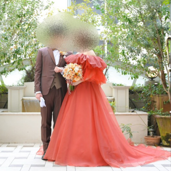 実例写真！取り外しオフショルダー テラコッタ色 キラキラグリッターチュール 色直し 花嫁 前撮りの画像