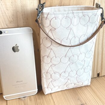 ＜刺繍さくらんぼ＞　スマホポーチ　持ち手/ショルダー　帆布裏地　本革ベルトの画像