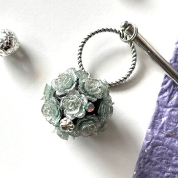 かんざし　薔薇のブーケの様なボールビーズ　水色　ブルー　青　ばら　バラ　ローズ　花　春夏　一本挿し　一本簪の画像