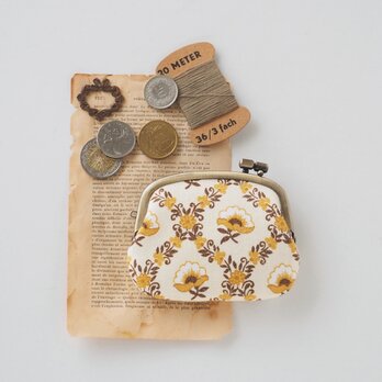 ■ヴィンテージファブリックの横ひねりがま口コインケース / マスタードイエローの花柄■ panier(vf-yfd)の画像