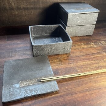 陶匣　黒釉&黒泥彩　凹紋　12㎝　kaku  (25070)の画像