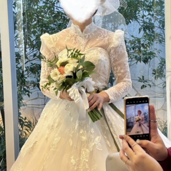 実例写真！ボレロ 長袖 クラシカル 流れる透け花レース 花嫁/ウェディングドレスの画像