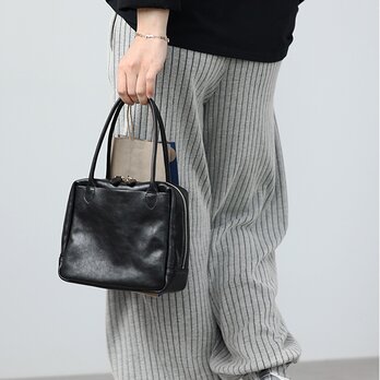【柔らかいヌメ革】トートバッグミニスクエアバッグ｜手提げに便利な上品デザインの画像