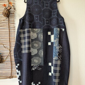 古布リメイク　型染のコクーンジャンバースカート　藍染　型染　古布　着物リメイク　ゆったりサイズの画像