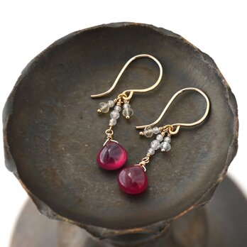 【★SALE】宝石質ルビーとオパールのピアス（Sサイズ）・イヤリング変更可の画像
