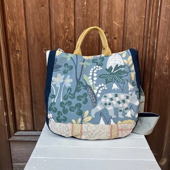 2way  斜め掛けバッグ　ショルダーバッグ　庭の花とクマ、グレー系