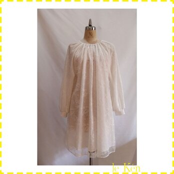 ◉sale◉　[51-1]la robe en dentelle volumineuse[オフ]