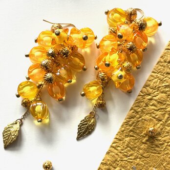 ピアス　オレンジと黄色のほおずき風ビーズ　ロング　鬼灯　ホオズキ　和風　揺れる　イエロー　涼しげ　大きめ　の画像
