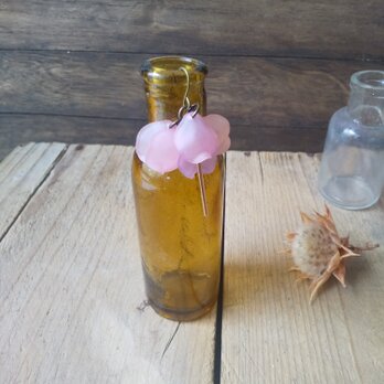 花びらピアスの画像