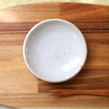 赤陶土と白釉の豆皿の画像