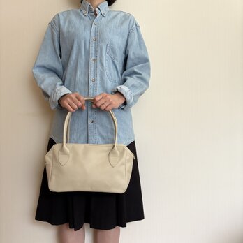 やさしい秋色。本革 ミニパラシュートバッグ／サンド｜フランス軍モチーフ・ころんと可愛いボストン