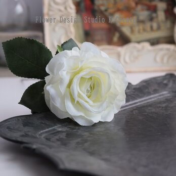 白い薔薇と葉っぱの髪飾り　フローレス　髪飾り　花飾り　頭飾り　白　フラメンコの画像