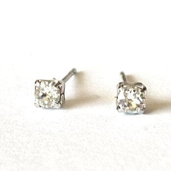 【オーストリア製　swarovski　クリスタル　３mm 　極小　ピアス】の画像