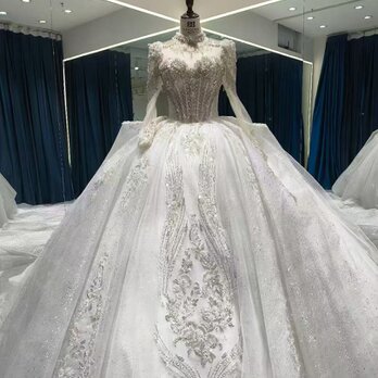 韓国風ドレス ウェディングドレス キラキラのハンドビーディング 華やかなトレーン 魅惑の花レース 結婚式の画像