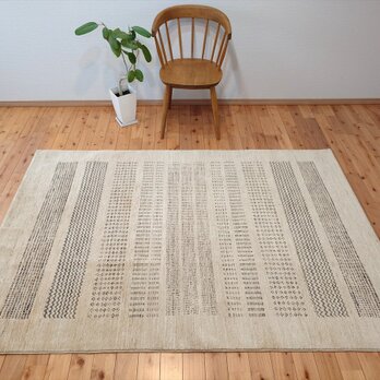 夏は涼しく冬は暖かい天然ラグ 無染めのウール　ガゼニラハット　203x137cm　P90の画像