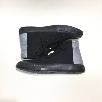 BLACK x SILVER バイカラーハイカットスニーカーの画像