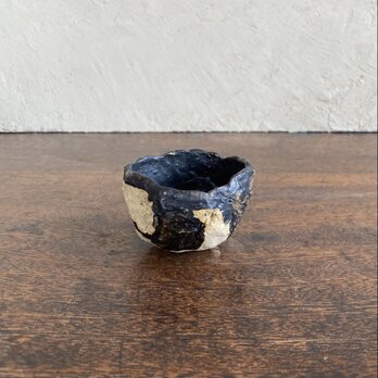 黒釉のぐい呑碗の画像