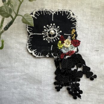 ★ ☆ ＊ ＊ハンドメイドミナペルホンアネモネ黒パールフリンジブローチの画像