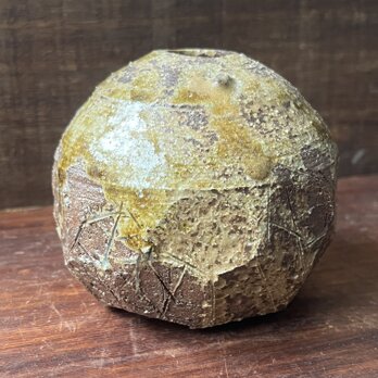 花器　伊羅保釉線刻紋　削ぎ落とし　の画像