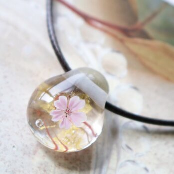 桜のとんぼ玉ガラスペンダント（小サイズ）　金箔入り　クリアの画像