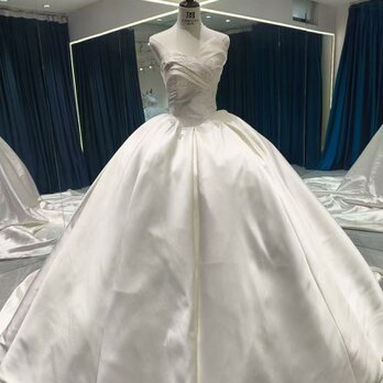 ウェディングドレス ベアトップ 美しい花レース プリンセスライン ロングトレーン 編み上げ 結婚式の画像