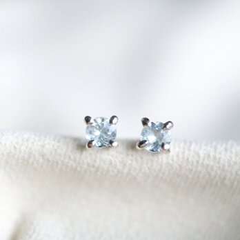 3月誕生石ピアス aquamarineの画像