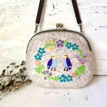 鳥とお花の羊毛刺繍ポシェット（ベージュ）の画像