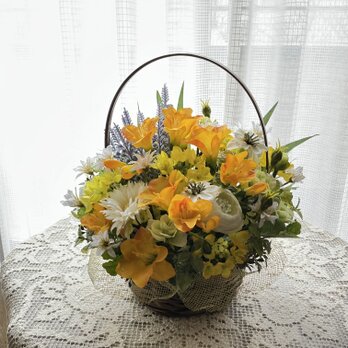 優しい色のフラワーアレンジメント　　LLサイズ　　（フラワーバスケット、造花、結婚祝い、新築祝い、母の日、敬老の日）の画像