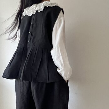 リネンサイド開きプリーツベスト(黒)の画像