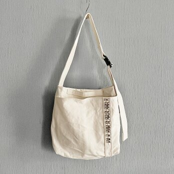 cross bodybag w/studsの画像