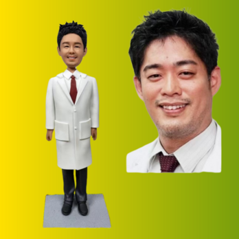 写真入り 人形 ドクター、医者、医師、フィギュア❤名入れ 肖像画 似顔絵❤贈り物、保育士 看護師 同僚、先輩、上司、友達❤感謝状の画像