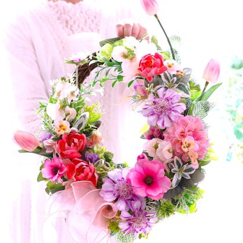 華やかなフラワーガーデン お花たっぷりオーバルリースの画像