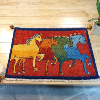 ペルシャ　ギャッベ　ラグ　希少な横柄　90x60cm　躍動感あふれる馬 RJ12600の画像