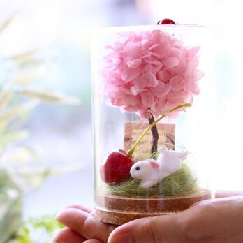食いしん坊な子うさぎ♡トピアリーのガラスボトルアレンジ さくらんぼorにんじんの画像