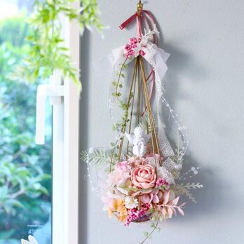 天使が佇むドロップハンギングの画像