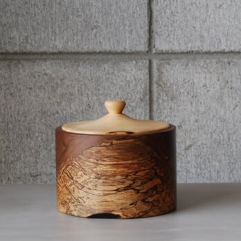 ウォールナット×トチの蓋つき小物入れの画像
