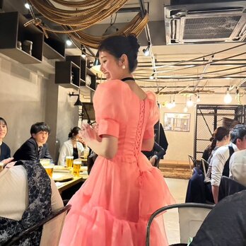 実例写真！パーティードレス ピンク 可愛い プリンセスライン ミモレ丈 デザイン感 二次会 音楽会 前撮りの画像